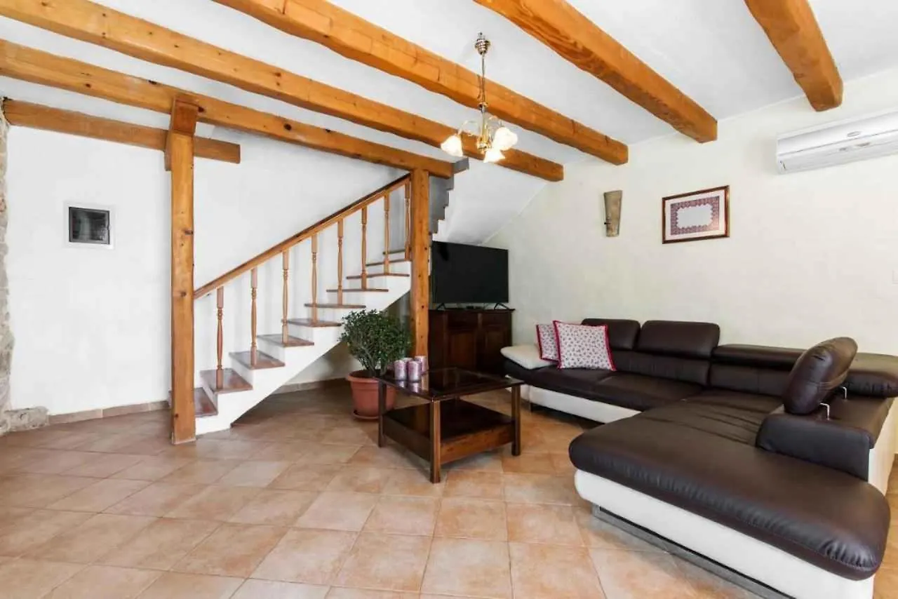 Holiday Home In Milotski Brijeg - Istrien 51829 Milotski Breg 0*,